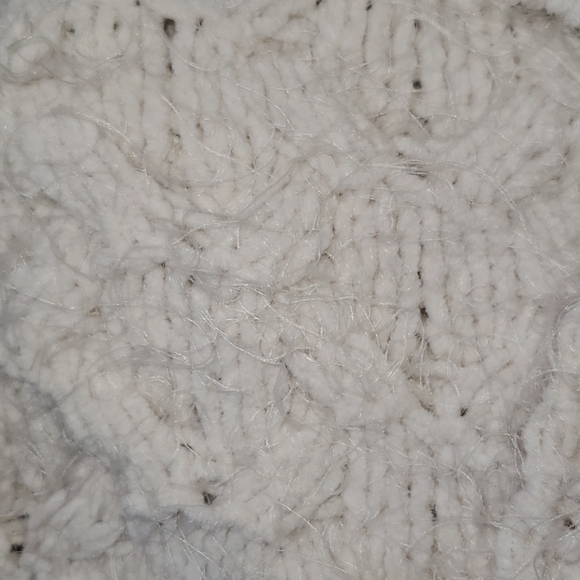 Beautiful, cream & bulky cowl Sweater - Picture 5 of 7